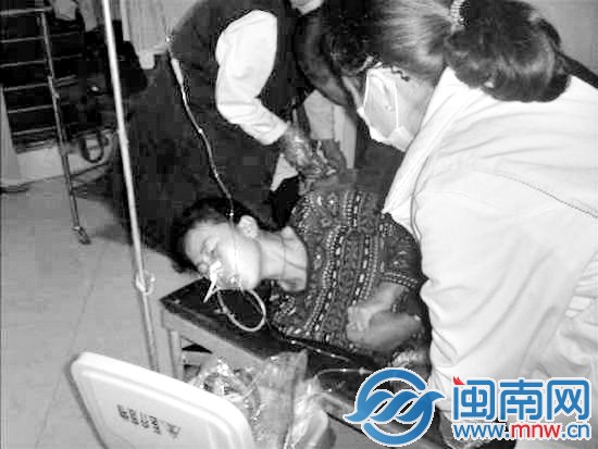 女车主被送医救治