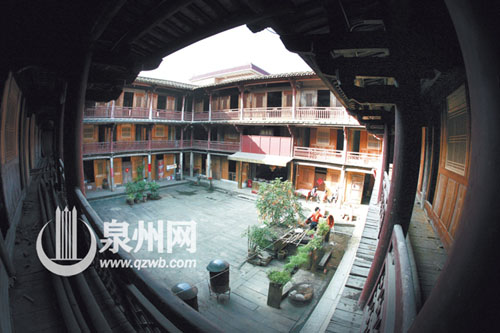 聚奎楼从没断过“烟火”，一直住有族人。