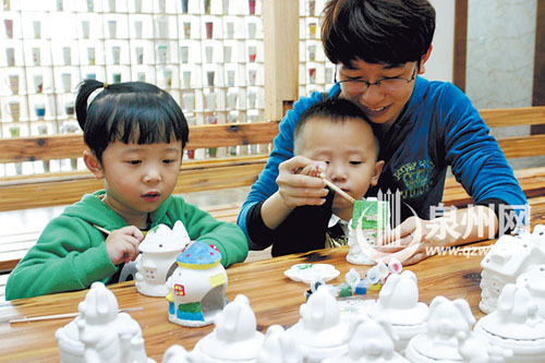 母子联手，乐在其中。