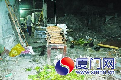 黑作坊现场脏乱不堪