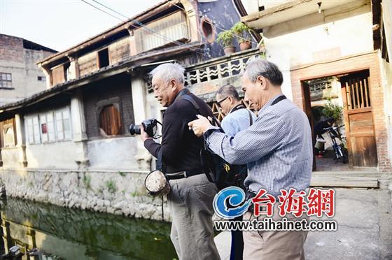 许多漳州市民纷纷背着相机去寻幽留影