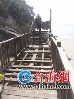 环岛路木栈道毁坏