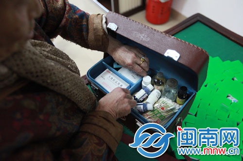 阮阿婆自购的药箱