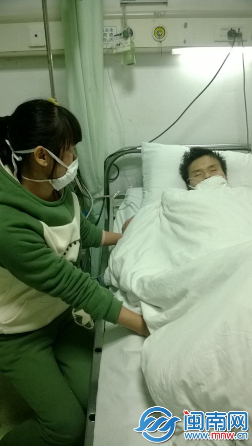 姐姐彭芳已向学校请了两个月假照顾弟弟