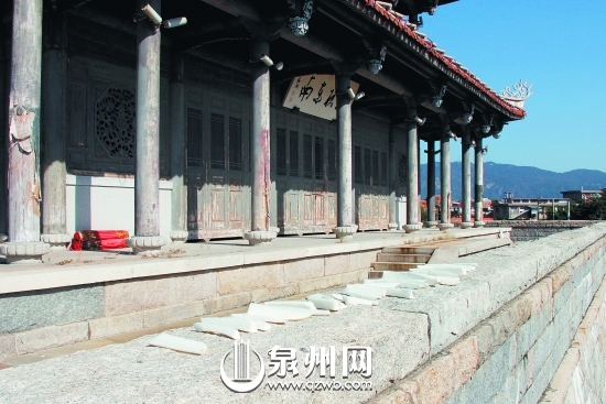 临漳门木结构件掉漆剥落严重