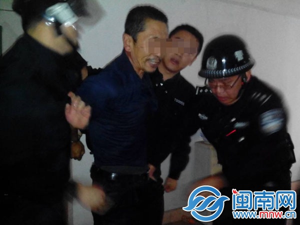 对峙71分钟后，绑匪被警方控制