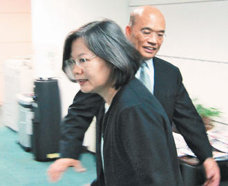苏贞昌与蔡英文是民进党内目前最有政治实力的两人， 