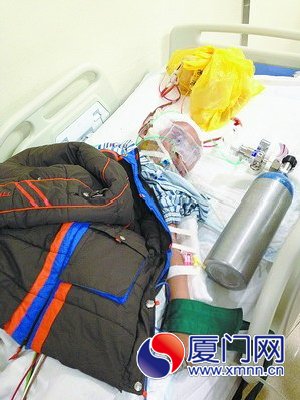 小煌屿仍旧昏迷在病床上