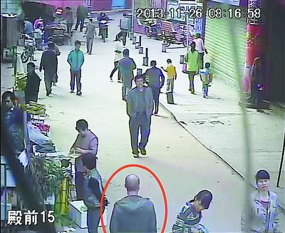 嫌疑男子出现