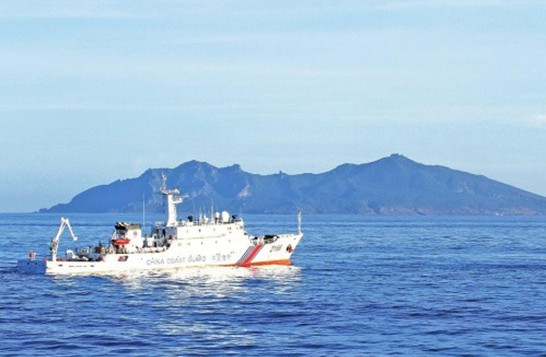 中国海警船编队巡航钓鱼岛海域