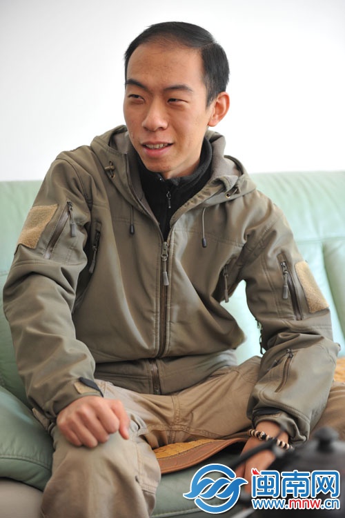 空军退役的郑伟明