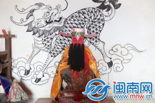 施邦曜雕像