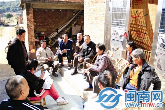 烈士张水泉的战友常去他家看他的弟弟妹妹