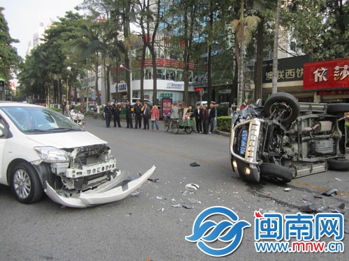 车祸引发堵路半小时