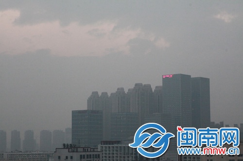 昨日下午3时许，泉州市区上空一片灰蒙蒙