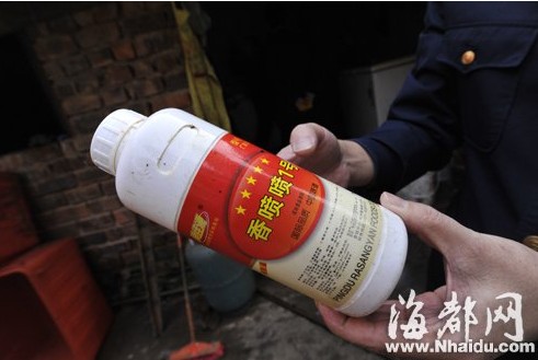 福州黑作坊用香料做泡爪卤味 吃完洗手难除