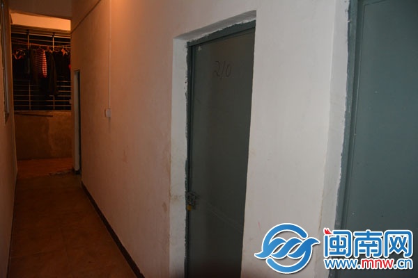 陈某和小叔子住的210宿舍，如今已没有人住，门紧锁着