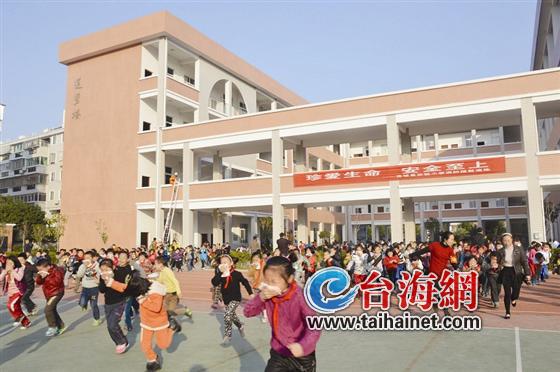 1800名师生学习冬季防火