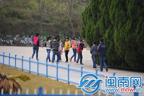 安溪举溪中学出校规,禁止男女生单独交往