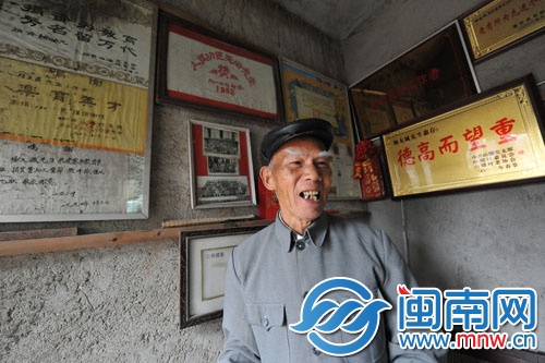 提起那些树，老杨如讲起自己的孩子般高兴