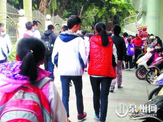 家长要善于教导学生正确面对恋爱问题