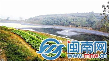 灌溉周围农田