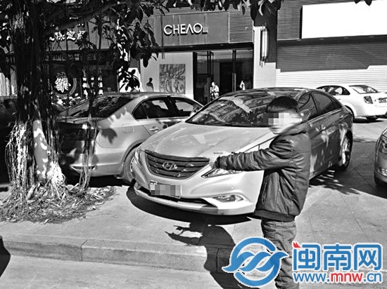 嫌疑人梁某指认作案现场