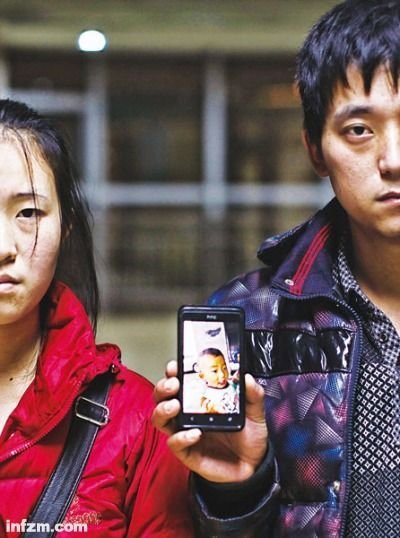 摔婴女童爷爷被劝带孙女看病