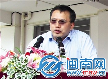 去年5月，李曙峰和弟弟捐资100万，成立玉振教育基金&nbsp;