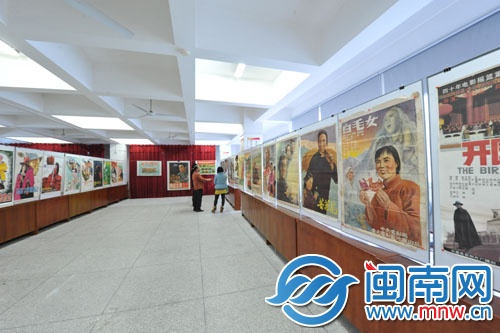 “新中国老电影海报”展设在鲤城区档案馆5楼展厅