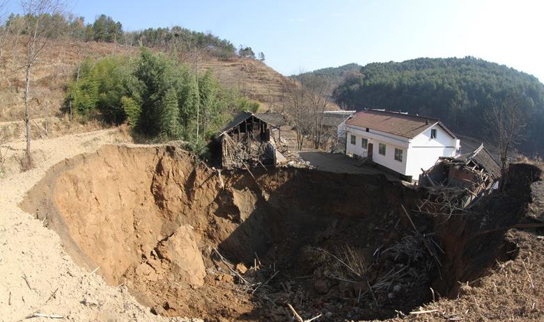 四川惊现天坑引关注1