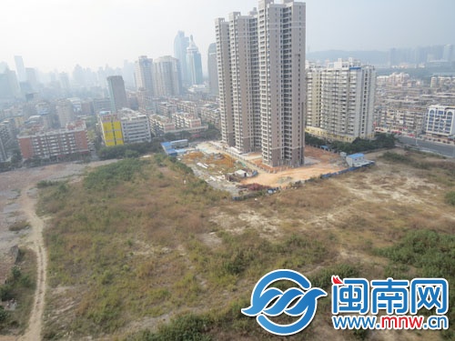 地处火车站、湖滨南繁华商圈的“宝地”昨日拍卖