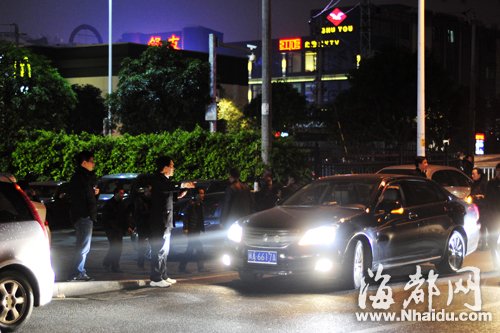 吃饭乱停车可免罚？ 福州一酒楼为揽客替乱停埋单2