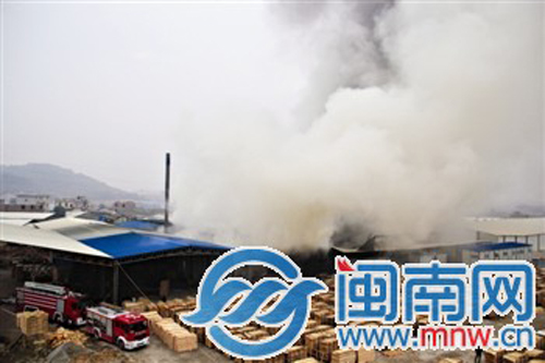 泡沫加工厂起火