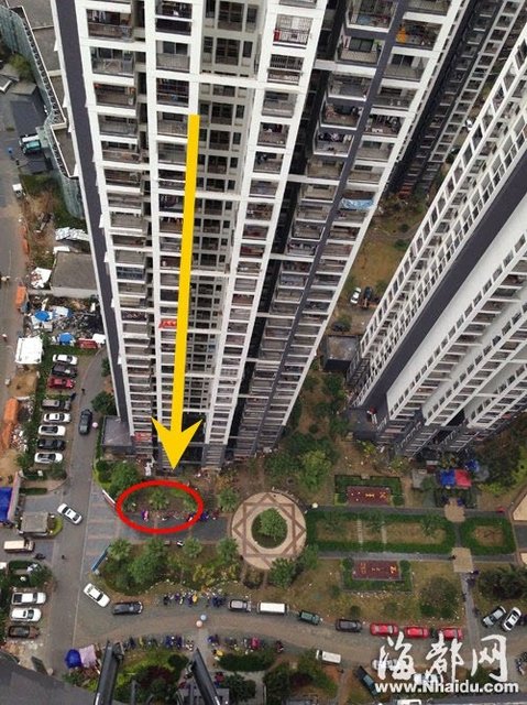 福州一小区40楼装修高空坠物 取车老伯被砸伤2