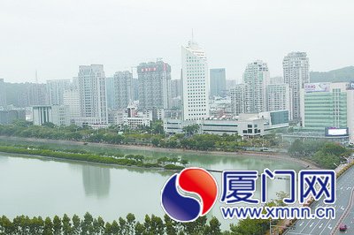 近日环绕着我市上空的雾霾不见了