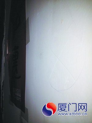 住户门边墙上出现奇怪符号