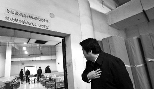 “秀秀”再也唤不回自己的“老伙伴”一起入睡