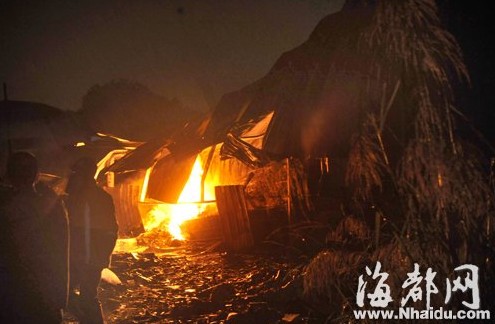 福州一塑料厂昨晚突发大火 未造成人员伤亡