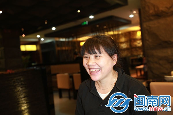 收餐的张阿姨将顾客手机物归原主