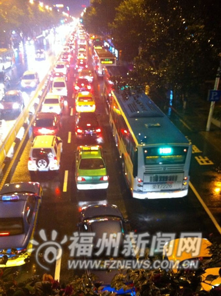 雨天晚高峰城区太堵 市民抱怨福州变“堵城”