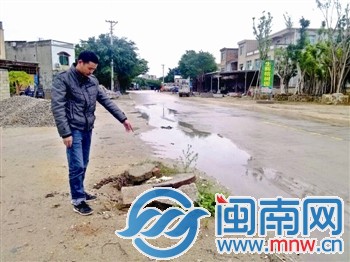 杜浔镇后因村的接壤处是一处井盖