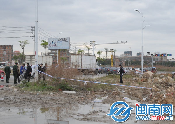 案件发生后，警方在现场进行勘察