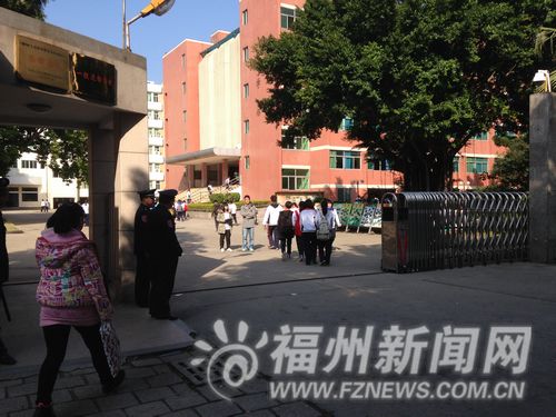 部分学校要求学生每天穿校服　天冷感冒学生增多