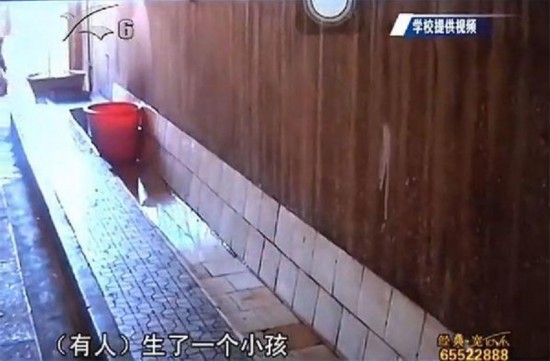 大一女生厕所产子后去上课