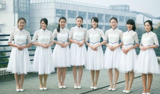 浙大礼仪队美女白裙照走红1