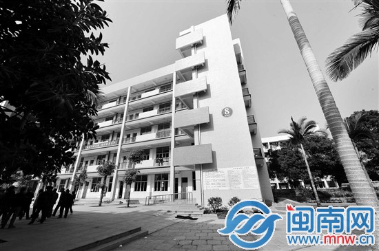 18岁男生 清晨教学楼坠亡