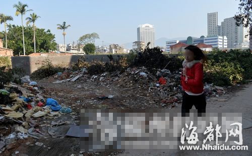 福州男子边跑边系皮带自称被美女抢劫 或是被色诱