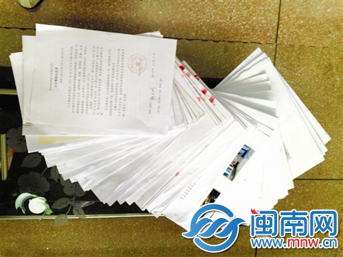厚厚的火灾调查材料