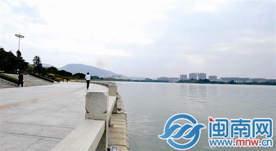 如今西湖完成了治污，碧波万顷